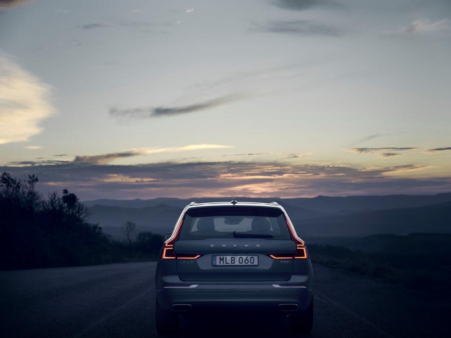  Volvo XC60 T8 AWD Recharge 2020 года  (фото 5 из 13)